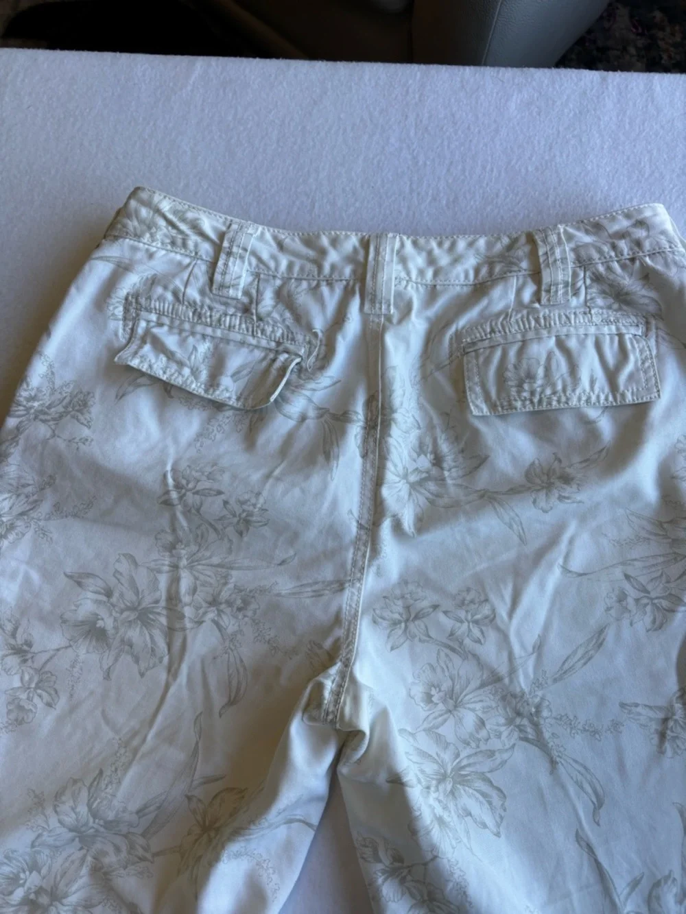 Jamaica Bay Floral Capri Pants White Gray‎ Cotton Tie Hem Sz 8
